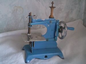 Old RARE Vintage toy sewing machine metal  Girls 