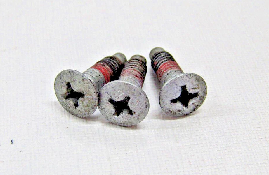 Subaru Impreza 1998-2001 Juego de 3 puertas pestillo cerradura montaje tornillo perno OEM Foto 1 de 4