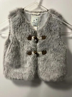 Chaleco de piel sintética para niñas Gymboree talla S (5-6) gris Foto 1 de 2