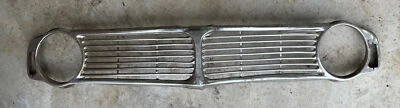 Parrilla delantera modelo Volvo 140 142 144 1967-1971 usada Foto 1 de 4