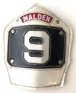 Feuerwehrmann Feuerwehrmann Mütze Helm Abzeichen Leder - Malden #9 - CAIRNS & BROS - Bild 1 von 5