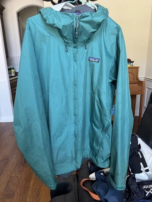 Chaqueta para hombre Patagonia Torrentshell Rain h2no verde oscuro talla mediana. Foto 1 de 4