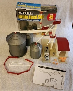 ERTL Grain Feed Set 1/64 Scale Play Set Learning Curve 12924 Near Complete Box - Picture 1 of 11