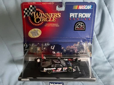 NASCAR DIECAST 1/64 DALE WONHARDT SR. "PIT ROW" DIECAST CAR & CREW - NUEVO Foto 1 de 2