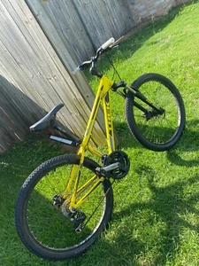 Yellow Trek 3500 mountain bike - Picture 1 of 1