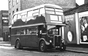 Frühes Bus Foto Nr.410 Reigate Plakate Bromley Times - Bild 1 von 3