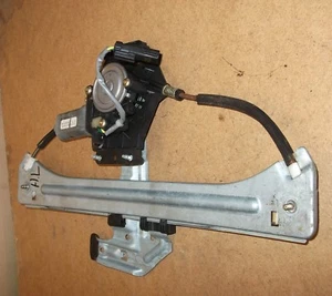 Motor elevalunas trasero izquierdo Chrysler PT Cruiser ́02 gasolina 2.0 04724559AE - Imagen 1 de 5