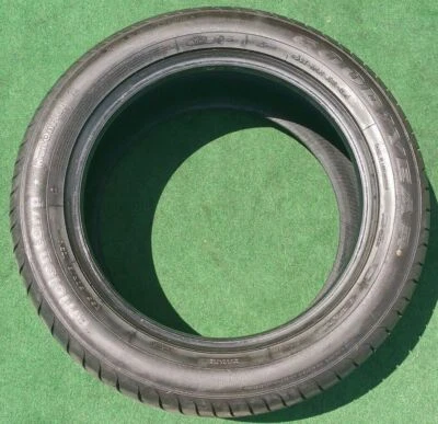 Neumático Rolls Royce 255/50R19 Goodyear EfficientGrip RunOnFlat 255/50R-19 95 % banda de rodadura Foto 1 de 4