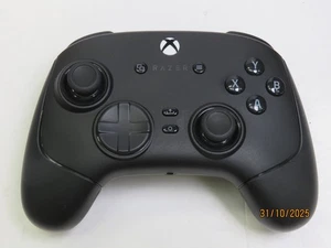 Razer Wolverine V3 Pro Wireless eSports Controller RZ06-0520 XBOX | PC Cont Only - Bild 1 von 4