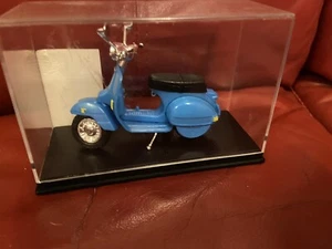 Smart toys Vespa Blue Scooter Motorcycle in Display Box (IN BX 82) - Picture 1 of 4