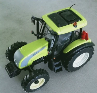Universal Hobbies 1:32 - Trattore Valtra C - Immagine 1 di 4
