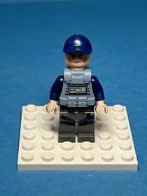 LEGO Jurassic World Minifigure #75917 - jw010 - Male ACU Trooper