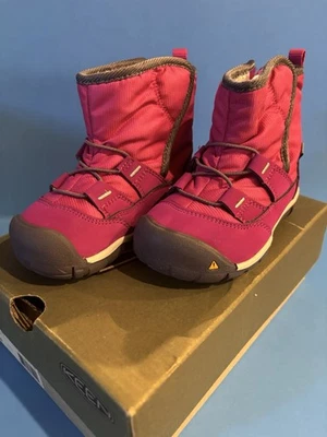Botas de nieve Keen Peek A Boot. Talla 7 US Kids. Nuevo, nunca usado. Foto 1 de 4