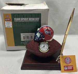 Juego de casco de escritorio de los ciclones del estado de Iowa reloj bolĂgrafo fĂștbol universitario estatua de la NCAA - Imagen 1 de 9