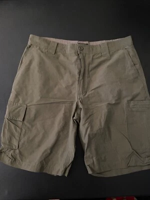 Pantalones Cortos de Viajero Van Heusen Para Hombre USADOS 36 Bolsillos con Cremallera Ligeramente Usados Foto 1 de 4