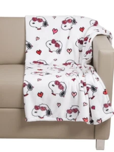 PEANUTS Berkshire VelvetLoft SNOOPY Heart Sunglasses Throw Blanket Valentine NEW - Picture 1 of 2