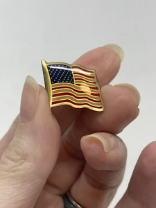 Vintage American Flag Lapel Pin Gold Tone with Epoxy Inlay Patriotic - Picture 1 of 3