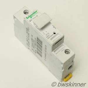 Schneider Acti 9 1 Phase 10 x 38mm DIN Rail Fuse Disconnector. A9N15636 0619519. - Picture 1 of 4