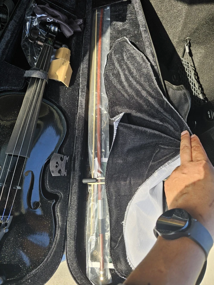 Tower Strings Midnight Violin  Still New Bought It A Year Ago Never Use It. - Image 1 of 4
