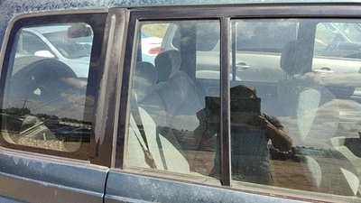 91-98 Suzuki Sidekick Passenger Ventana Ventilación Trasera Derecha Puerta Trasera Vidrio con Marco Foto 1 de 4