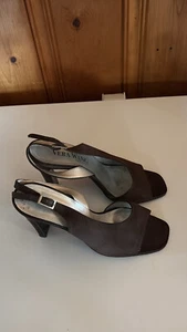 Vintage Vera Wang heels size 6 1/2 - Picture 1 of 5