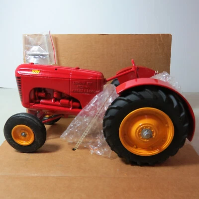 SpecCast Massey Harris 101 Tractor  STF Made USA 1990 1/16 MH-2691-B2 - Image 1 of 4