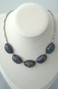 Vintage ~ silberfarbene blau irisierende Cabochons Halskette & Schraubverschluss Ohrringe Set - Bild 1 von 12