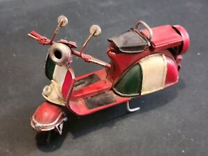 VINTAGE VESPA SCOOTER HAND MADE MINIATURE MODEL ITALY MOTORCYCLE METAL STEAMPUNK