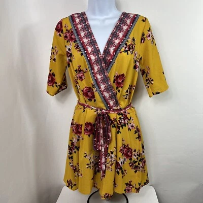 Trixxi 女式大码短袖 V 领短裤黄色花卉腰带 — 第 1/4 张图片