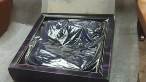 Crown Royal Velvet Pillow Whiskey Liquor Holder w/ Box - Pillow New, Box Not - Picture 1 of 21