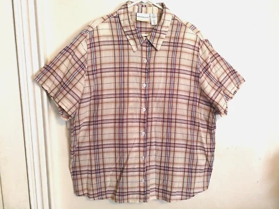 Blusa para mujer Alfred Dunner 24W Plus crema a cuadros camisa abotonada manga corta Foto 1 de 3