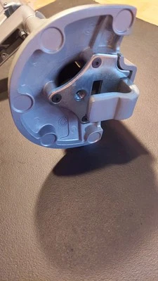 Monitor individual de montaje en escritorio articulado de doble brazo Chief  Foto 1 de 3