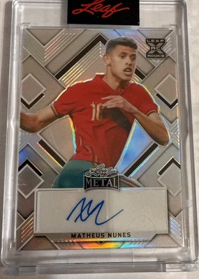 2022 Leaf Metal - Matheus Nunes #BA-MN2 Silver Prismatic 1/35 (AU, RC) - Image 1 of 2