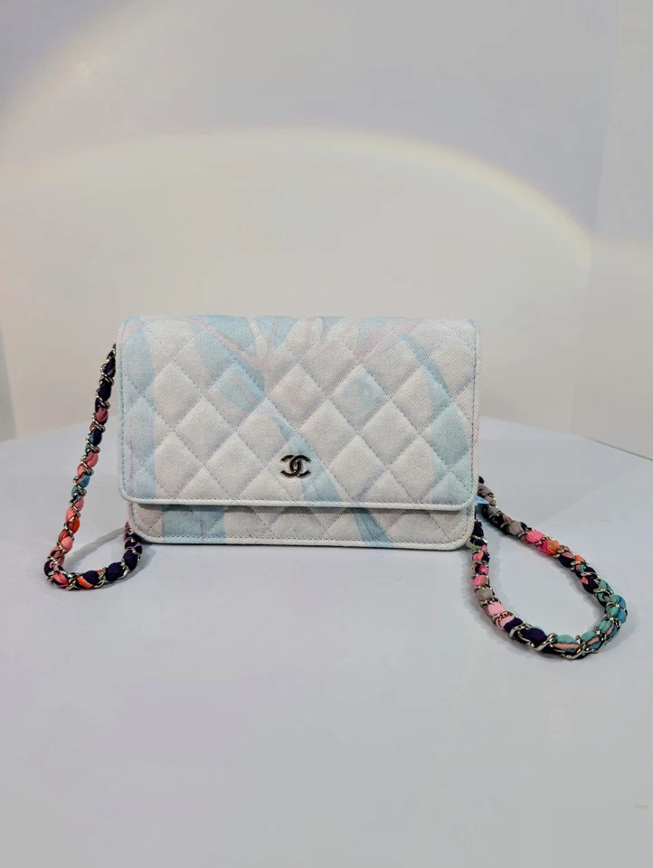 Chanel Azul Claro Jungle Jeans Acolchado Tela Billetera con Cadena (WOC) Foto 1 de 4