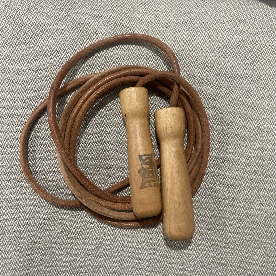 Cuerda de salto de cuero Everlast vintage modelo 4496 8' asas de madera rodamientos de bolas Foto 1 de 1