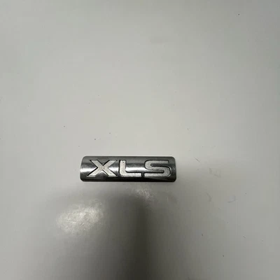 Emblema trasero usado 2004 2005 Mitsubishi Envavor XLS MN159599 OEM Foto 1 de 4