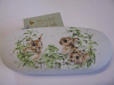 Wrendale Brillenetui Motiv süße Häschen im Grünen