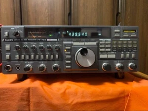Imperfect - YAESU FT-736M 144/430Mhz SSB CW FM 25W - Zdjęcie 1 z 15