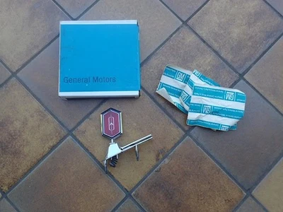 1975 Oldsmobile Cutlass header panel ornament assembly, NOS! 231793 hood - Image 1 of 4