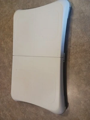 任天堂 Wii Fit 平衡板带电池 - 已测试工作 RVL-021 原始设备制造商 — 第 1/4 张图片