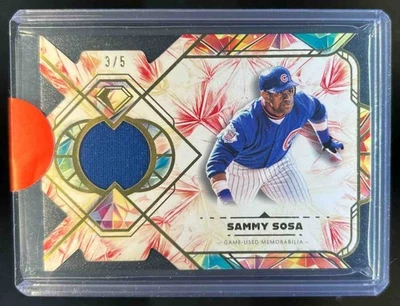 Camiseta deportiva 2025 Topps Diamond Icons Sammy Sosa Relic roja #3/5 Cubs Foto 1 de 2