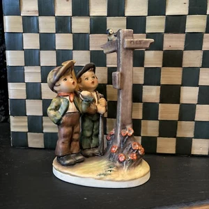 Vintage Hummel Goebel Figurine: CROSSROADS #331 - 1955 W. Germany - Picture 1 of 7
