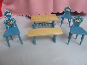Puppenstube Möbel Tisch, Sitzbank und 4 Stühle blau Dora Kuhn - Bild 1 von 8