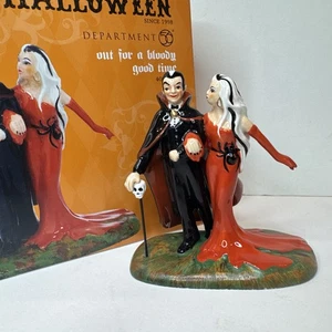 Department 56 Snow Village Halloween Out For A Bloody Good Time 4025347, 2012 - Bild 1 von 11