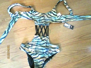HH.    LIRA LADIES SWIM SUIT SIZE JUNIOR M GREEN CAMO NWT - Picture 1 of 3