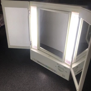 Vtg Clairol True-To-Light 3 Way Lighted Makeup Mirror With Outlet LM-8 Works ! - Picture 1 of 8