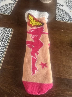 Calcetín Zapatilla Antideslizante Forrado Sherpa Animado Mujer Maravilla OSFM 16" NUEVO/etiqueta MF Foto 1 de 4
