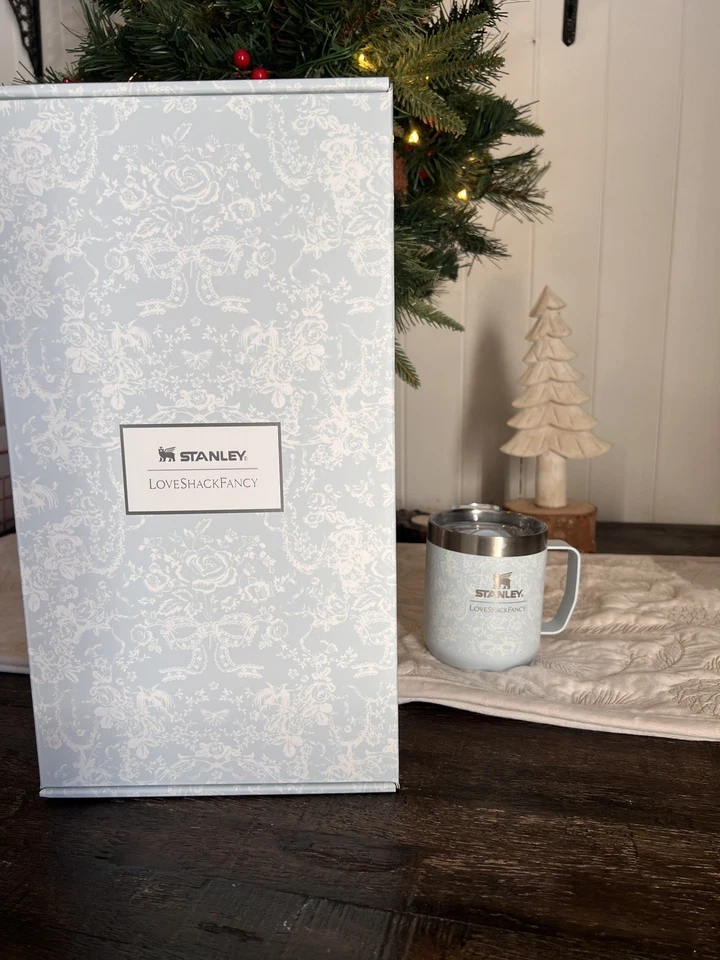 Taza de campamento Stanley 1913 X LoveShack Fancy 12 OZ Toscana Toile azul alpino - 1 taza  Foto 1 de 4