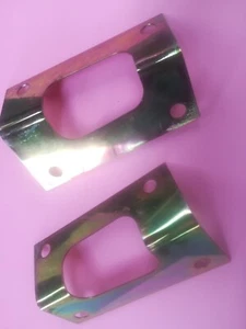 RANGE ROVER CLASSIC 2 DOOR 4 DOOR FRONT LOWER WING BRACKETS - Picture 1 of 2