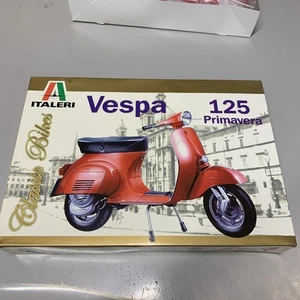 4603 VESPA 125 Primavera ITALERI Modellino Moto Collezione Da Montare | PERFETTO - Foto 1 di 4